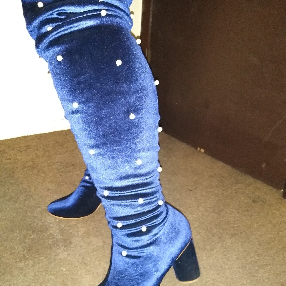 Thigh high boots - Picture 4 of 8